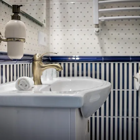 Apartment Karmelicka Stylish In Cracow By Renters Krakow