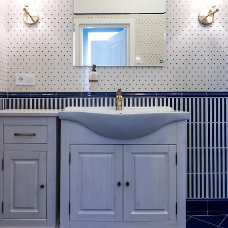 Apartment Karmelicka Stylish In Cracow By Renters Krakow